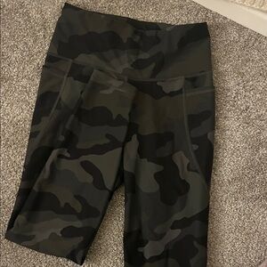 Old Navy Active Camo High-Rise Leggings - Olive & Black
